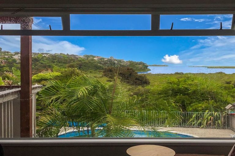 Photo of property in 35 Pipitea Place, Massey, Auckland, 0614