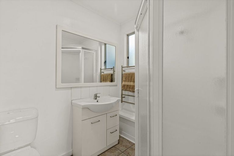 Photo of property in 1/1 Jeanette Place, Mairangi Bay, Auckland, 0630