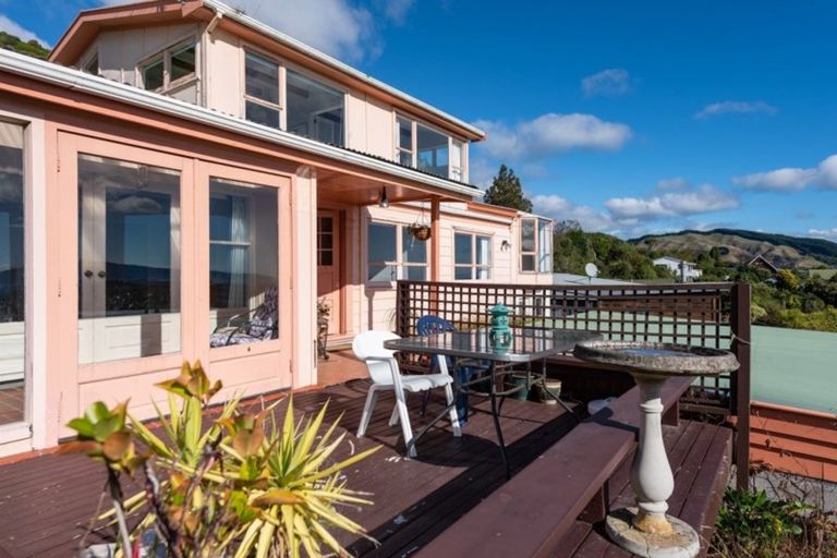 Photo of property in 43 Kotare Street, Waikanae, 5036