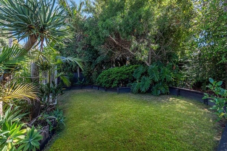 Photo of property in 8 Bellcroft Place, Belmont, Auckland, 0622