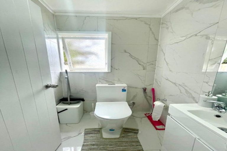Photo of property in 77 Woodglen Road, Glen Eden, Auckland, 0602