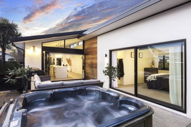 Photo of property in 136 Edgeware Road, St Albans, Christchurch, 8014