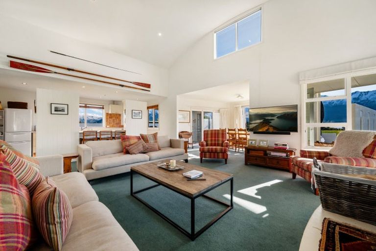 Photo of property in 302 Beacon Point Road, Wanaka, 9305