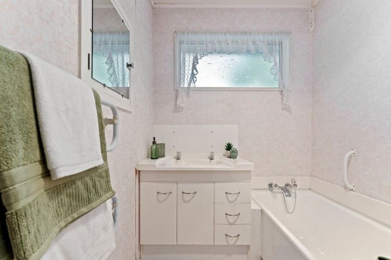 Photo of property in 28b Wood Street, Takaro, Palmerston North, 4410