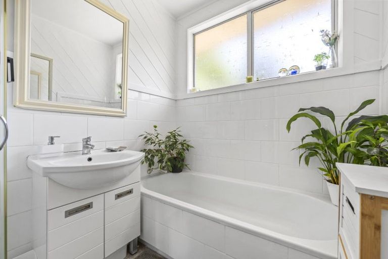 Photo of property in 13 Helleur Road, Massey, Auckland, 0614