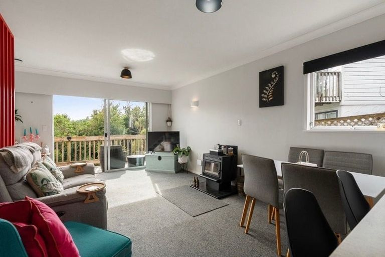 Photo of property in 3/49 Mandalay Terrace, Khandallah, Wellington, 6035