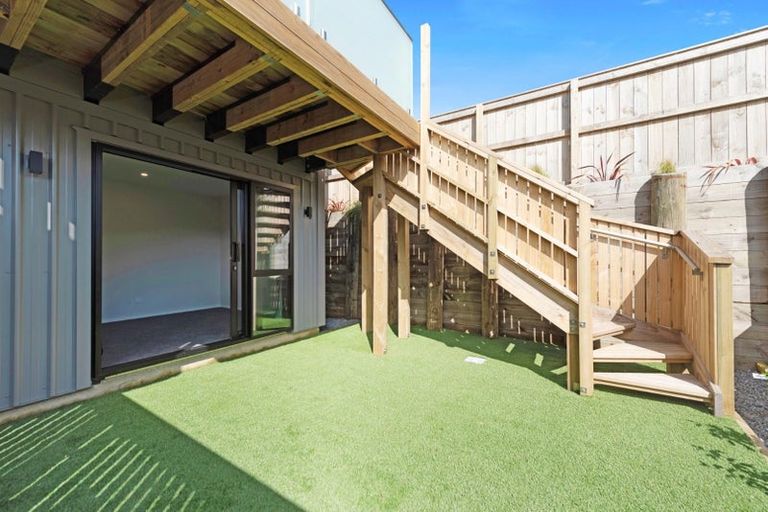 Photo of property in 1u3 Robert Street, Newlands, Wellington, 6037