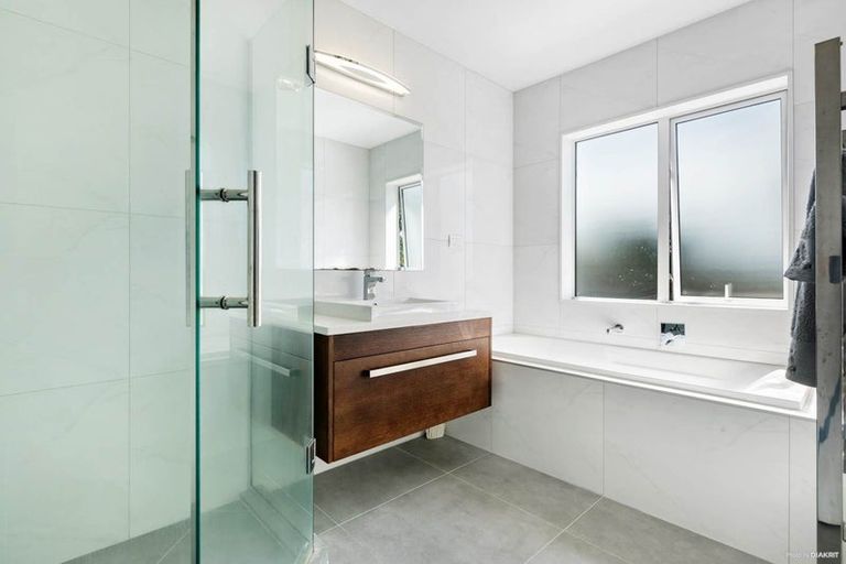 Photo of property in 309a Lake Road, Hauraki, Auckland, 0622