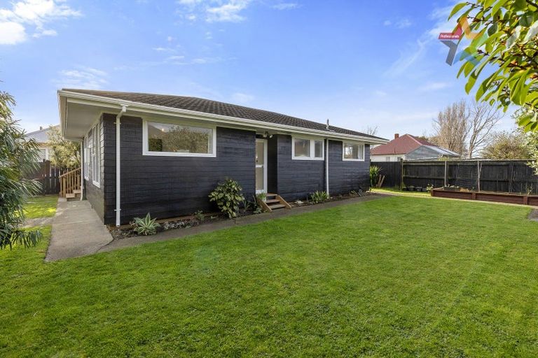 Photo of property in 2/74 Dyer Street, Epuni, Lower Hutt, 5011