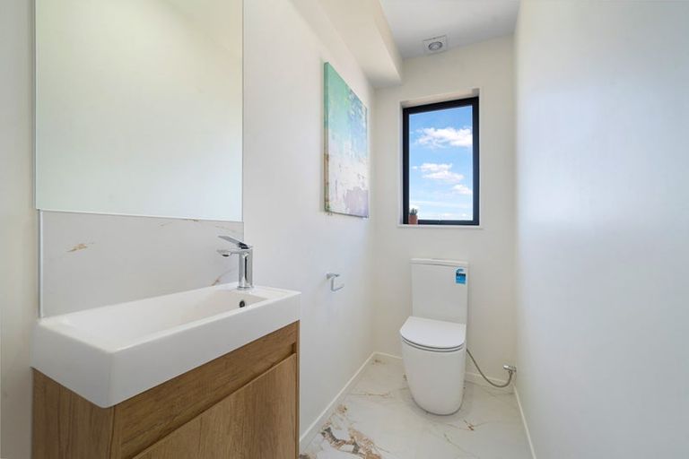 Photo of property in 11 Sarona Avenue, Glen Eden, Auckland, 0602