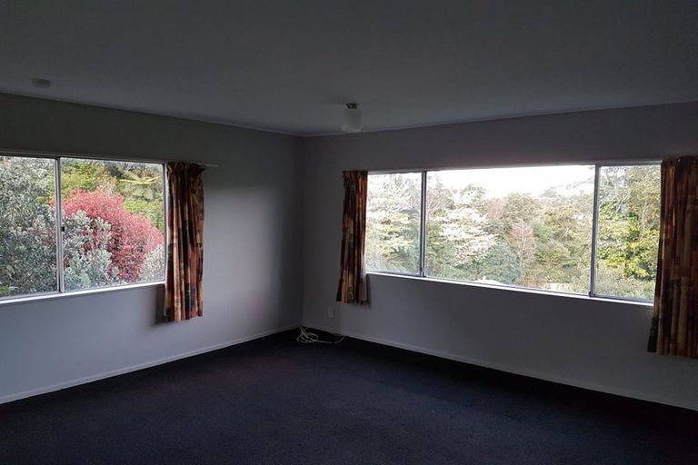 Photo of property in 32 Thurleigh Grove, Karori, Wellington, 6012