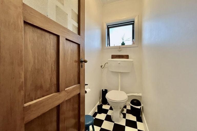 Photo of property in 6 Armstrong Avenue, Saint Martins, Christchurch, 8022