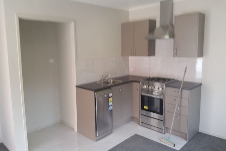 Photo of property in 22a/1 Knox Road, Swanson, Auckland, 0612