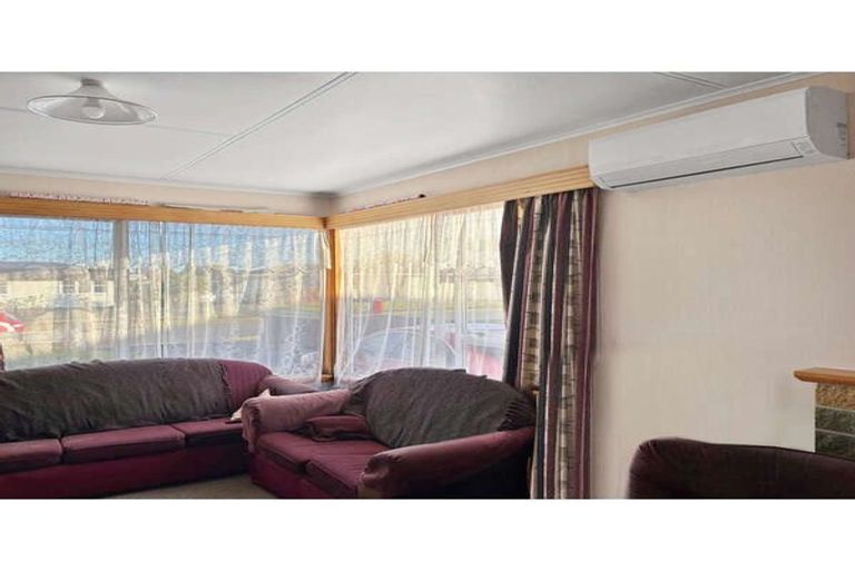 Photo of property in 8 Mark Perreau Place, Foxton, 4814