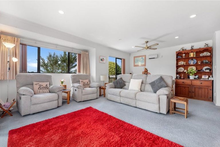 Photo of property in 7/485 Don Buck Road, Massey, Auckland, 0614