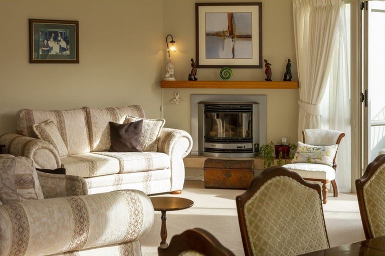 Photo of property in 8 Regent Drive, Paraparaumu Beach, Paraparaumu, 5032