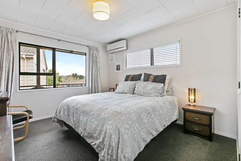 Photo of property in 2/1 Landsdale Place, Massey, Auckland, 0614