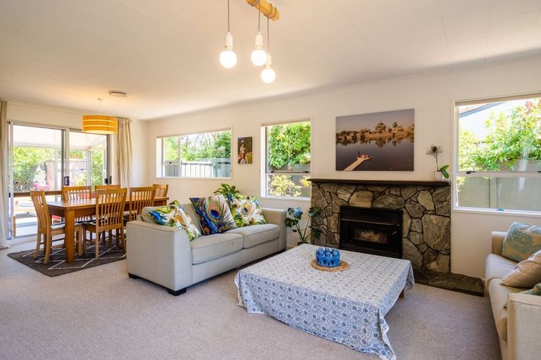 Photo of property in 24 Rewarewa Crescent, Waikanae, 5036