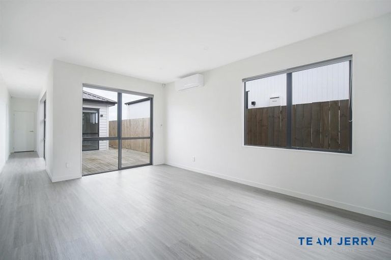 Photo of property in 49 Farranfore Road, Opaheke, Papakura, 2113