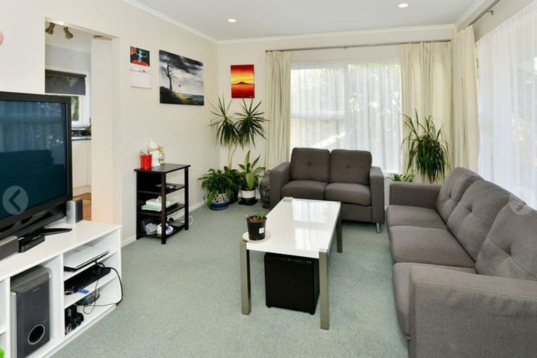 Photo of property in 39a Seaview Road, Glenfield, Auckland, 0629