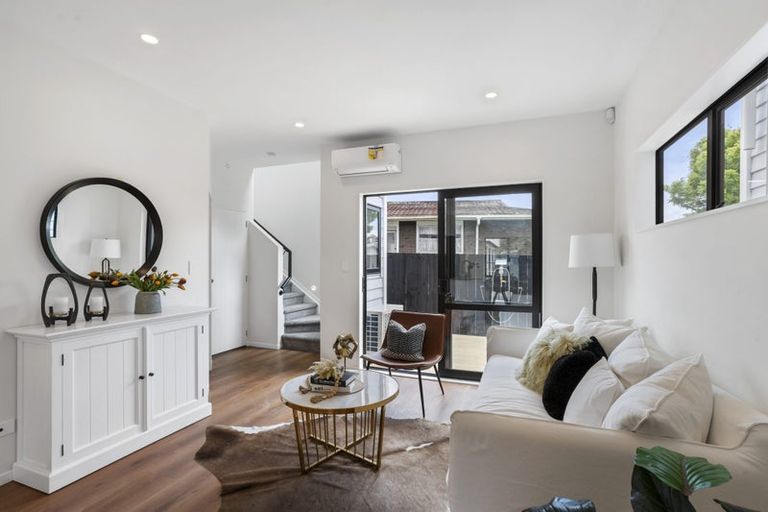 Photo of property in 21c Pipitea Place, Massey, Auckland, 0614