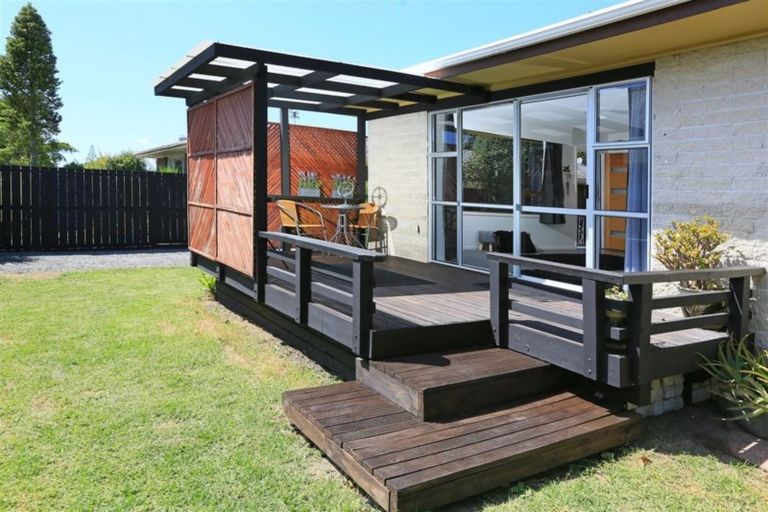 Photo of property in 2/201 Henderson Valley Road, Henderson, Auckland, 0612