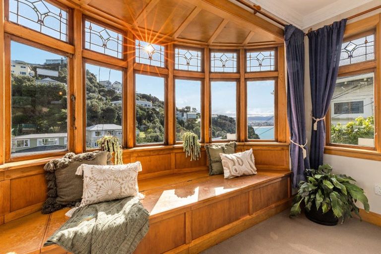 Photo of property in 11 Hungerford Road, Lyall Bay, Wellington, 6022