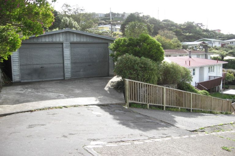 Photo of property in 125 Ruskin Road, Newlands, Wellington, 6037