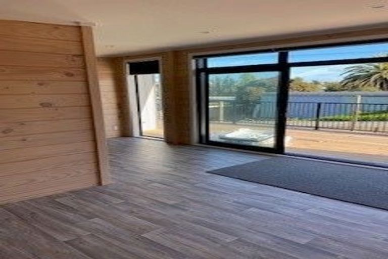 Photo of property in 12 Dallinghoe Crescent, Milford, Auckland, 0620