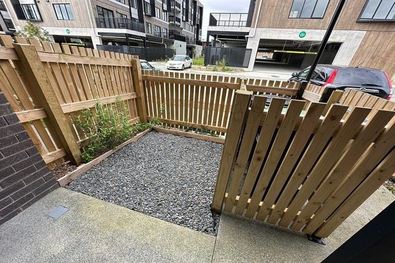 Photo of property in 54 Rauemi Way, Te Atatu South, Auckland, 0610