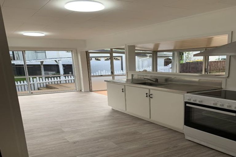 Photo of property in 50 Hellyers Street, Birkdale, Auckland, 0626