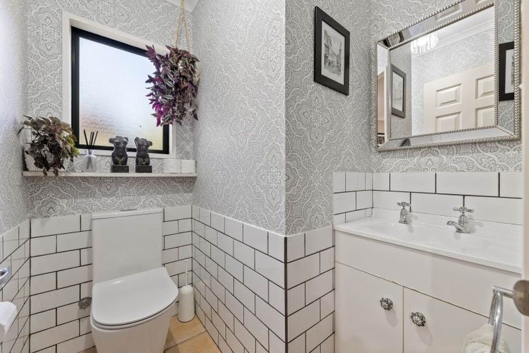 Photo of property in 33 Greenfield Drive, Western Heights, Hamilton, 3200