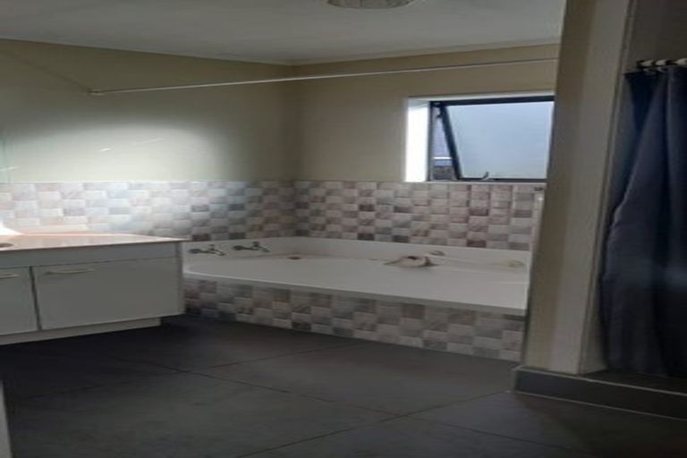 Photo of property in 2/65 Golf Road, New Lynn, Auckland, 0600