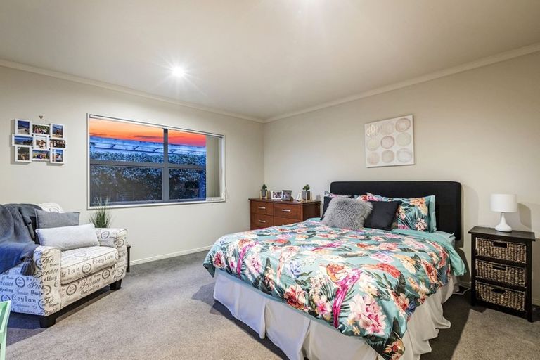 Photo of property in 82 Oakway Drive, Schnapper Rock, Auckland, 0632