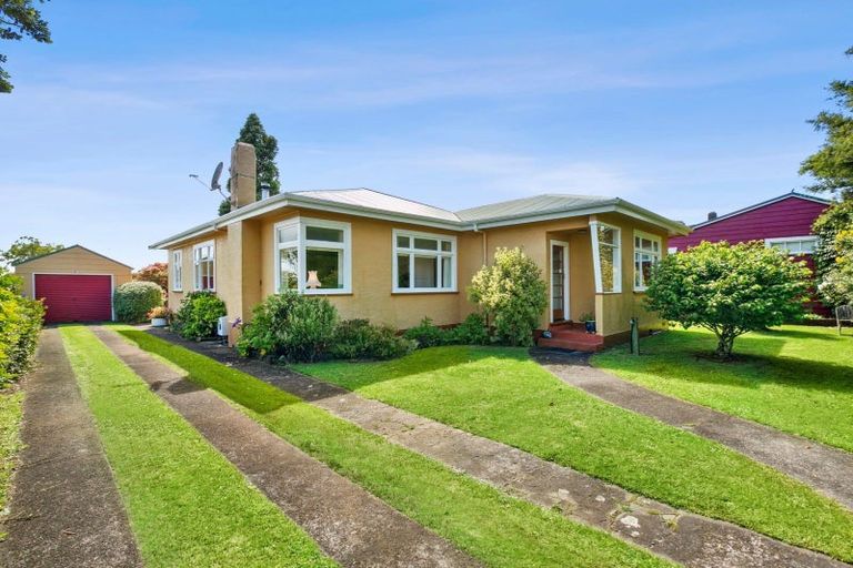 Photo of property in 39 Carthew Street, Okato, 4335