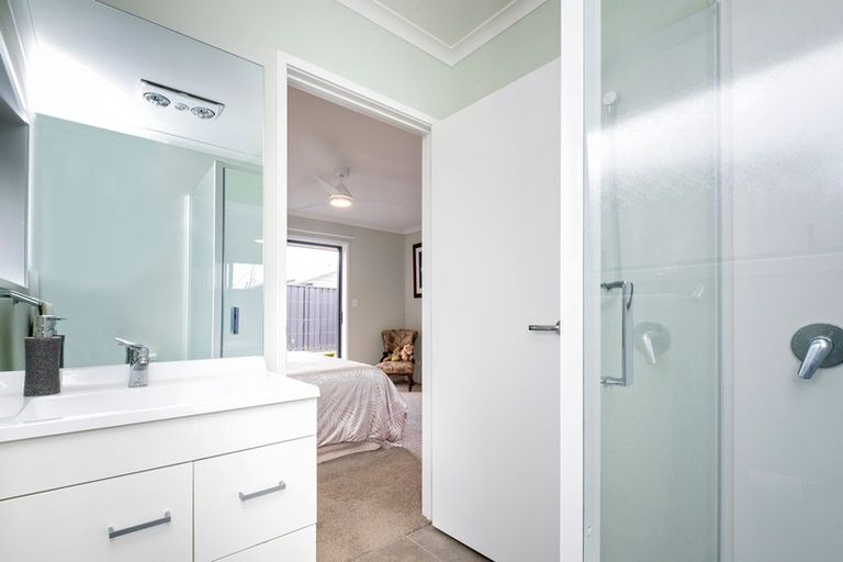 Photo of property in 24 Grooby Place, Havelock North, 4130