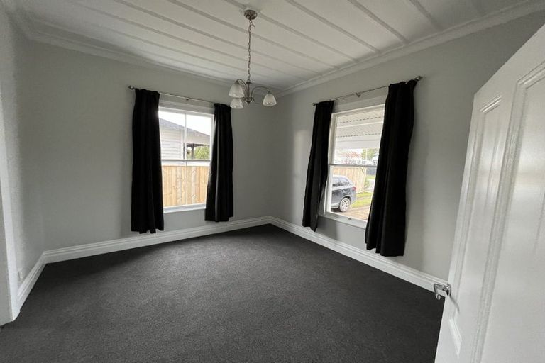 Photo of property in 37 Ross Street, Woodville, 4920