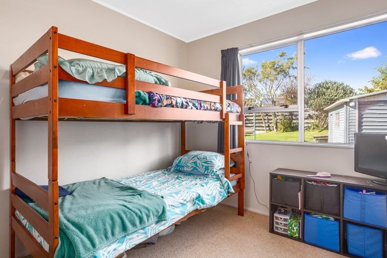 Photo of property in 100 Omapere Street, Whitby, Porirua, 5024