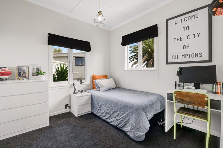 Photo of property in 2/136 Sunset Road, Unsworth Heights, Auckland, 0632