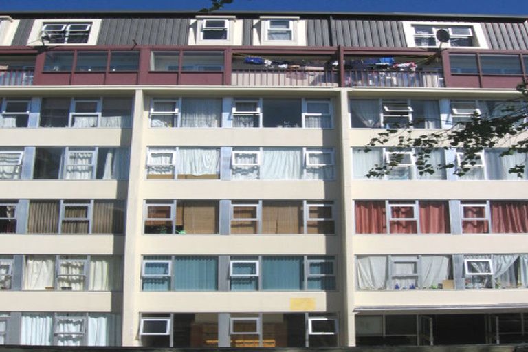 Photo of property in 74a Mcalpine Avenue, Mount Cook, Wellington, 6011