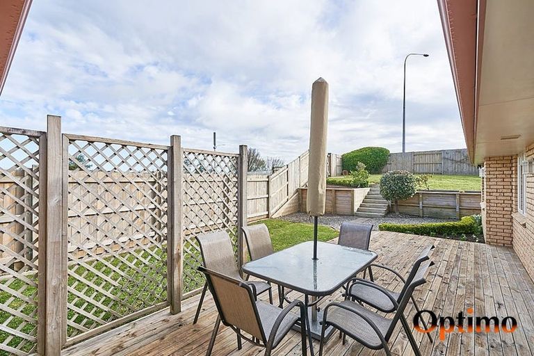 Photo of property in 21 Rothesay Place, Highbury, Palmerston North, 4412