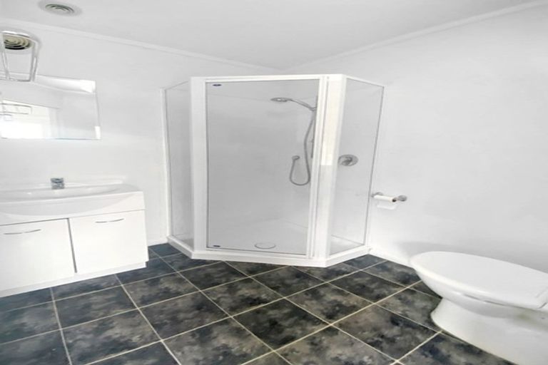Photo of property in 3 Montgomery Avenue, Karori, Wellington, 6012