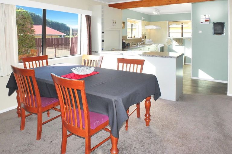 Photo of property in 38 Hennessy Street East, Foxton Beach, Foxton, 4815