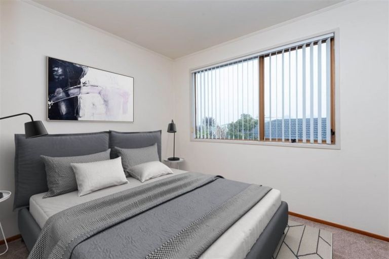 Photo of property in 9 Darren Crescent, Half Moon Bay, Auckland, 2012