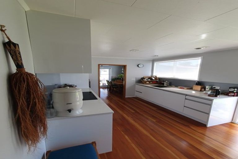 Photo of property in 4 Dunstall Place, Mangere Bridge, Auckland, 2022