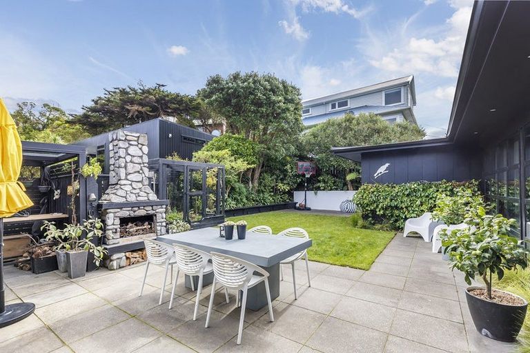 Photo of property in 14 Alexandra Road, Roseneath, Wellington, 6021
