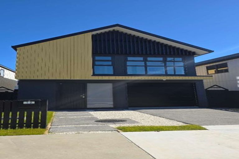 Photo of property in 12 Murray Grey Lane, Karaka, 2580