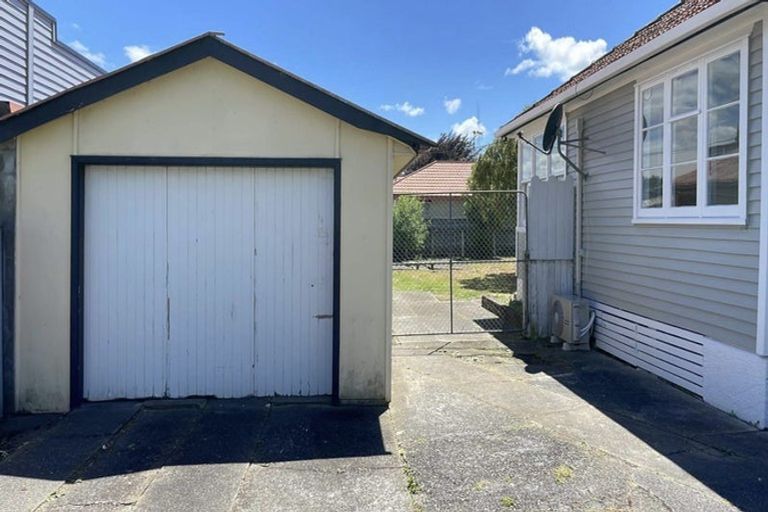 Photo of property in 563 Queen Street East, Levin, 5510