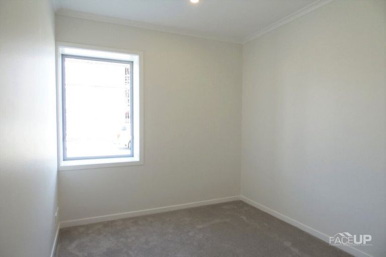 Photo of property in 1/2 Warrant Officer Lane, Hobsonville, Auckland, 0616