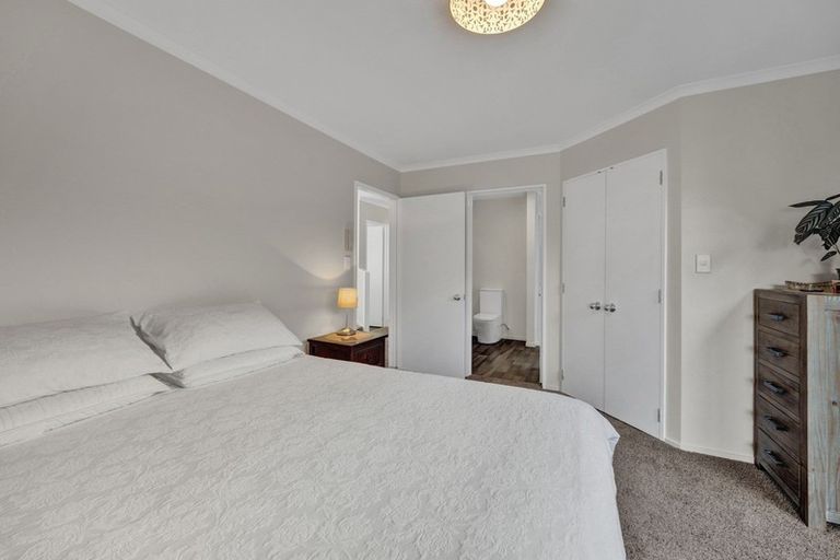 Photo of property in 2 Kawaroa Close, New Plymouth, 4310